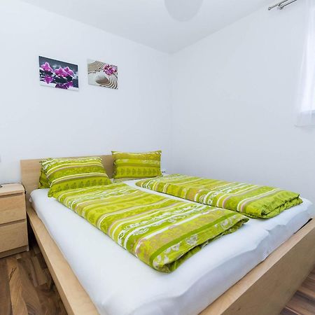 Moderne Souterrainwohnung ツリクヴェニツァ エクステリア 写真