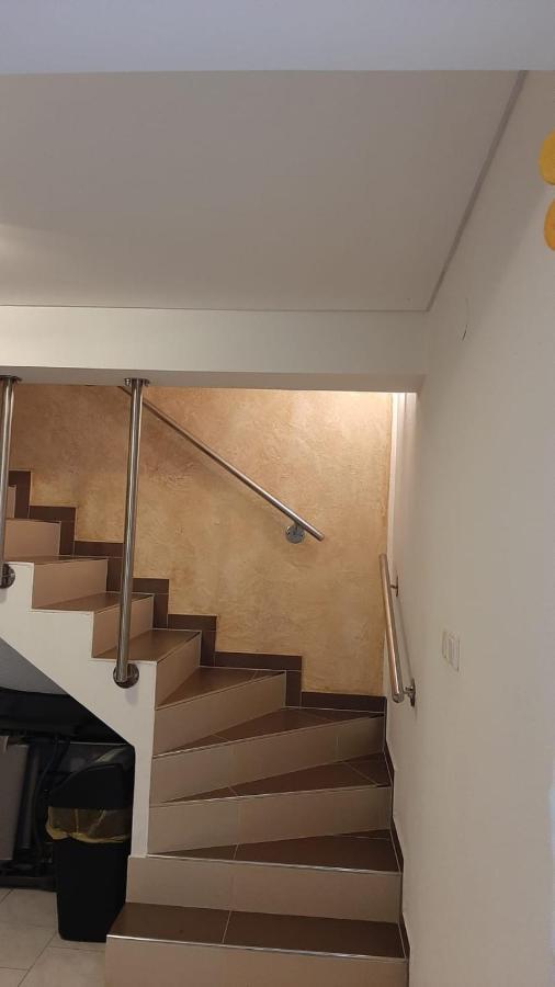 Moderne Souterrainwohnung ツリクヴェニツァ エクステリア 写真