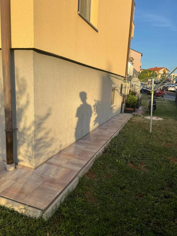 Moderne Souterrainwohnung ツリクヴェニツァ エクステリア 写真
