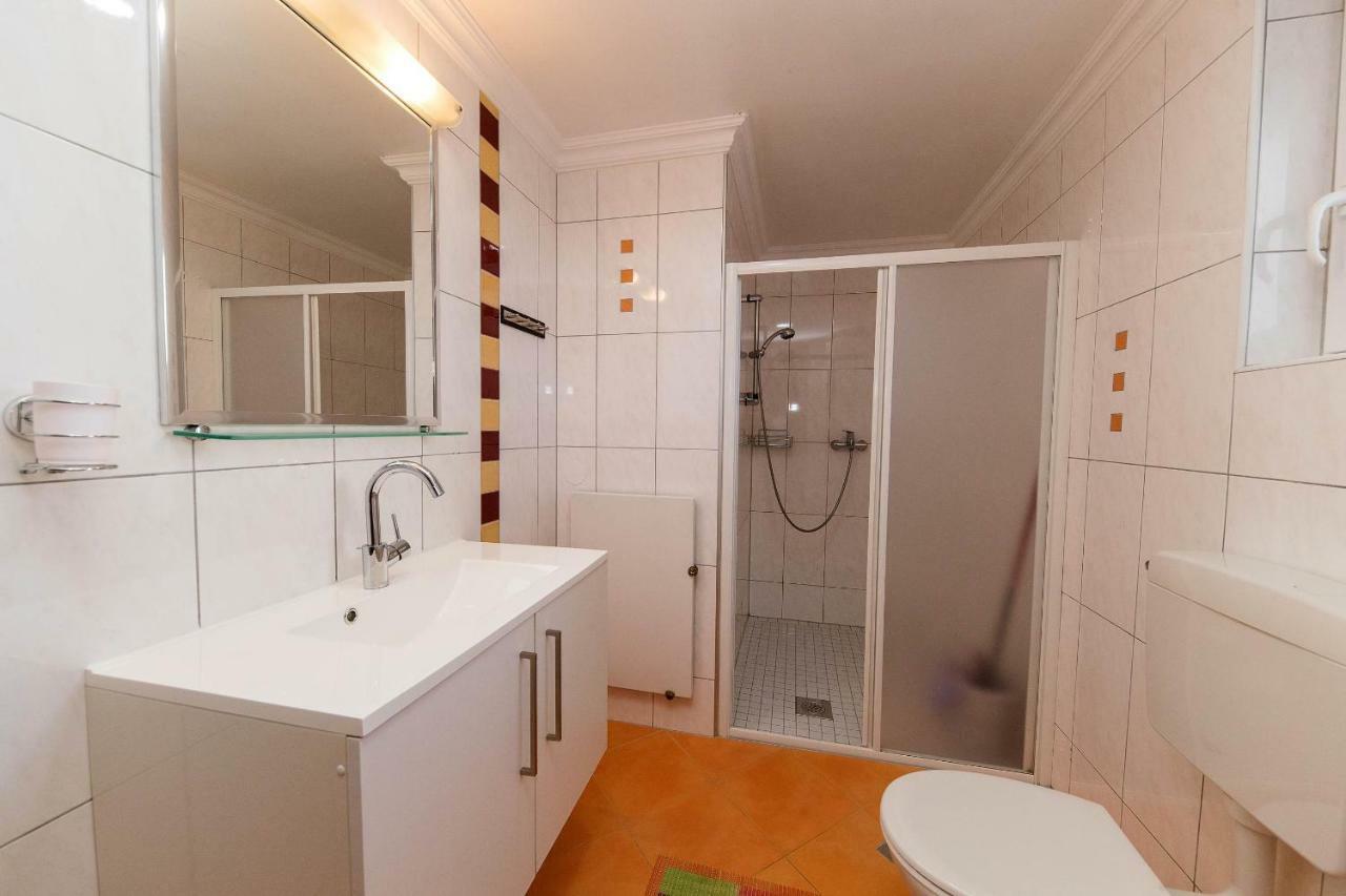Moderne Souterrainwohnung ツリクヴェニツァ エクステリア 写真